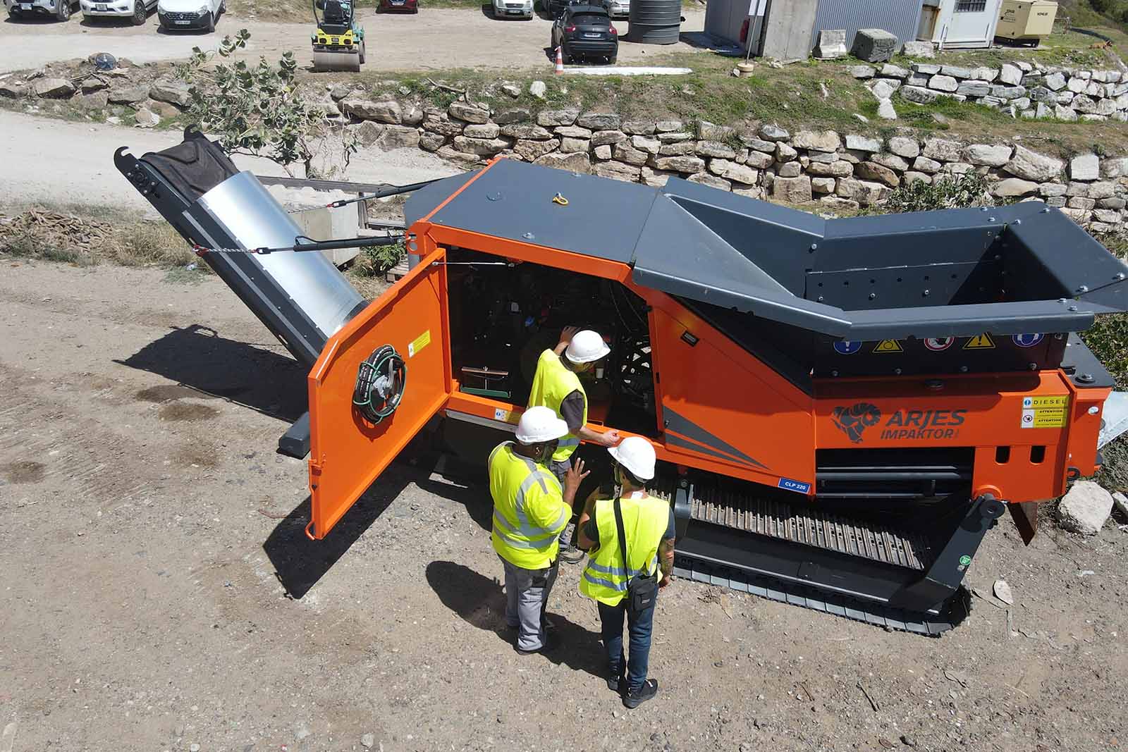 Broyeur ARJES 250 en fonctionnement sur un chantier
