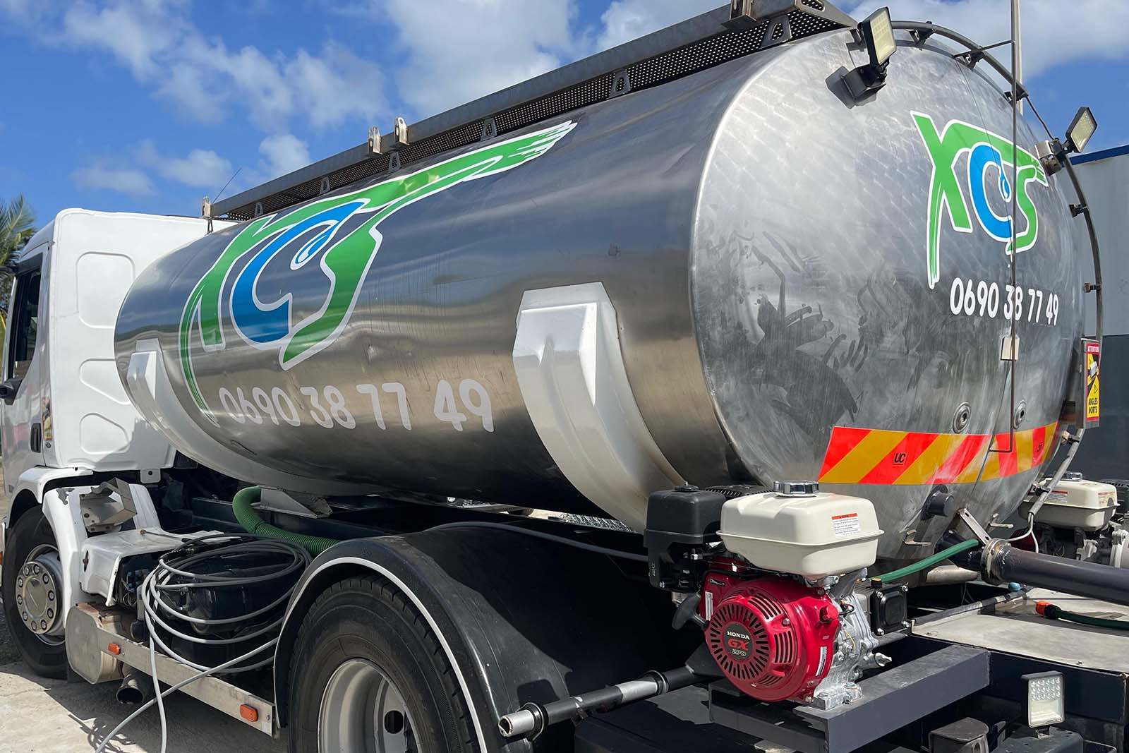 Camion XTREME CLEANING SERVICES