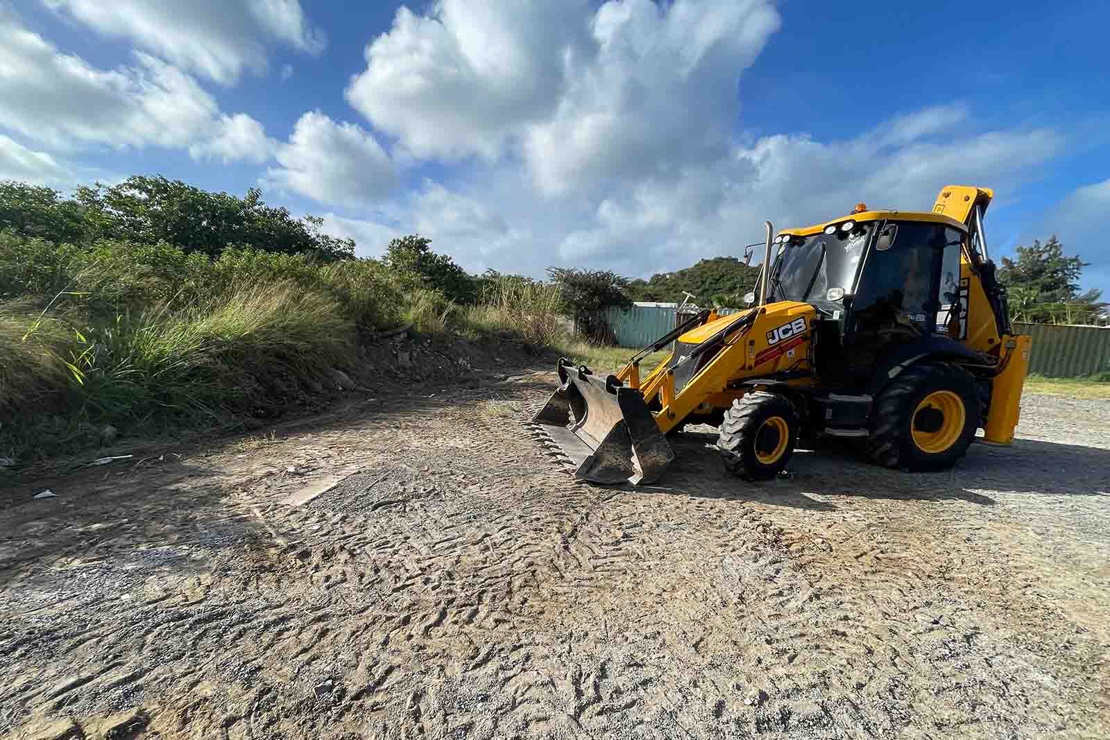 Tractopelle en location à Saint-Martin